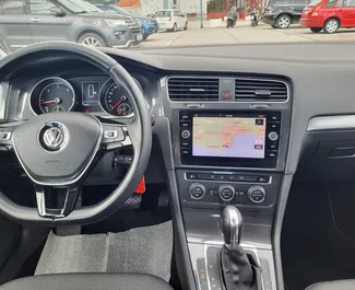 Noleggio Volkswagen Golf 7. Auto Economica, Comfort per il noleggio in Montenegro ✓ Cauzione di Deposito di 100 EUR ✓ Opzioni assicurative RCT, SCDW, Passeggeri, Furto.