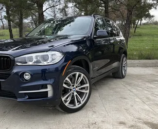 Noleggio auto BMW X5 2014 in Georgia, con carburante Benzina e 306 cavalli di potenza ➤ A partire da 273 GEL al giorno.