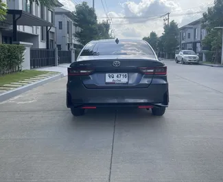 Motore Benzina da 1,6L di Toyota Yaris Ativ 2023 per il noleggio all'aeroporto Don Muang di Bangkok.