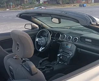 Noleggio Ford Mustang Cabrio. Auto Premium, Lusso, Cabrio per il noleggio in Georgia ✓ Cauzione di Senza deposito ✓ Opzioni assicurative RCT, FDW.