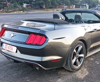 Motore Benzina da 3,7L di Ford Mustang Cabrio 2017 per il noleggio a Tbilisi.