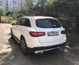 Mercedes-Benz GLC-Class 2018 disponibile per il noleggio a Tbilisi, con limite di chilometraggio di illimitato.