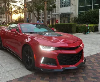 Vista frontale di un noleggio Chevrolet Camaro Cabrio a Dubai, Emirati Arabi Uniti ✓ Auto #5733. ✓ Cambio Automatico TM ✓ 1 recensioni.