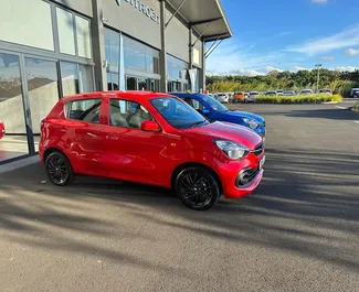 Vista frontale di un noleggio Suzuki Celerio all'aeroporto di Mauritius, Mauritius ✓ Auto #7375. ✓ Cambio Automatico TM ✓ 0 recensioni.