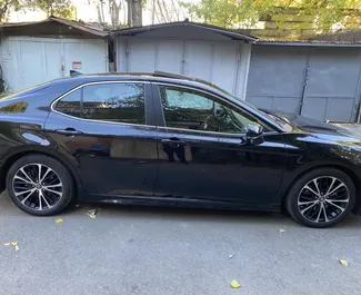 Noleggio auto Toyota Camry 2019 in Georgia, con carburante Ibrido e 200 cavalli di potenza ➤ A partire da 210 GEL al giorno.