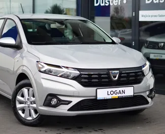 Vista frontale di un noleggio Dacia Logan all'aeroporto di Agadir, Marocco ✓ Auto #7556. ✓ Cambio Manuale TM ✓ 0 recensioni.