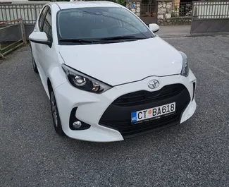 Noleggio auto Toyota Yaris #7466 Automatico a Budva, dotata di motore 1,3L ➤ Da Mirko in Montenegro.