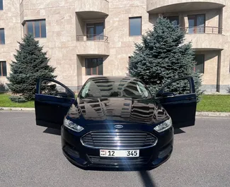 Vista frontale di un noleggio Ford Fusion Sedan a Yerevan, Armenia ✓ Auto #7392. ✓ Cambio Automatico TM ✓ 1 recensioni.