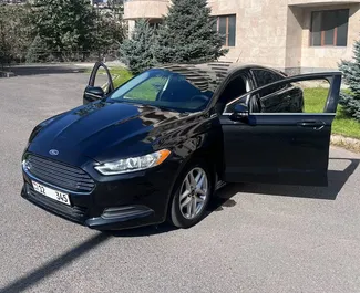 Noleggio auto Ford Fusion Sedan 2013 in Armenia, con carburante Benzina e 175 cavalli di potenza ➤ A partire da 54 USD al giorno.