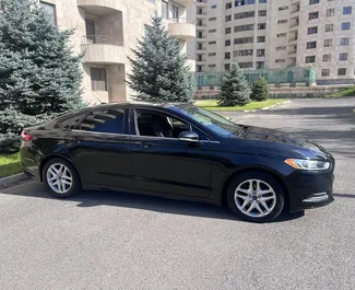 Ford Fusion Sedan 2013 disponibile per il noleggio a Yerevan, con limite di chilometraggio di illimitato.