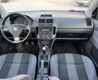 Vista frontale di un noleggio Volkswagen Polo a Tirana, Albania ✓ Auto #7344. ✓ Cambio Manuale TM ✓ 0 recensioni.