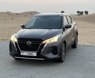 Vista frontale di un noleggio Nissan Kicks a Dubai, Emirati Arabi Uniti ✓ Auto #7481. ✓ Cambio Automatico TM ✓ 1 recensioni.