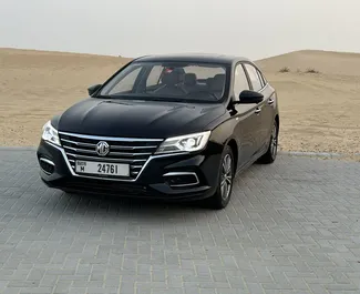 Vista frontale di un noleggio MG 5 a Dubai, Emirati Arabi Uniti ✓ Auto #7484. ✓ Cambio Automatico TM ✓ 0 recensioni.