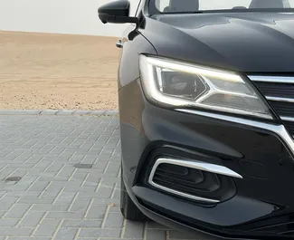 MG 5 2022 disponibile per il noleggio a Dubai, con limite di chilometraggio di 250 km/giorno.