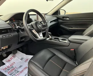 Noleggia Nissan Altima a Dubai Emirati Arabi Uniti