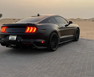 Noleggio Ford Mustang GT. Auto Premium, Lusso per il noleggio negli Emirati Arabi Uniti ✓ Cauzione di Deposito di 1500 AED ✓ Opzioni assicurative RCT.