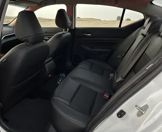 Noleggia Nissan Altima a Dubai Emirati Arabi Uniti