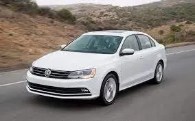 Vista frontale di un noleggio Volkswagen Jetta all'aeroporto di Agadir, Marocco ✓ Auto #7558. ✓ Cambio Automatico TM ✓ 0 recensioni.