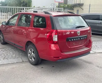 Vista frontale di un noleggio Dacia Logan MCV all'aeroporto di Burgas, Bulgaria ✓ Auto #7443. ✓ Cambio Manuale TM ✓ 0 recensioni.