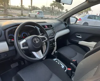 Noleggio Toyota Rush. Auto Comfort, Crossover, Monovolume per il noleggio negli Emirati Arabi Uniti ✓ Cauzione di Deposito di 2000 AED ✓ Opzioni assicurative [].