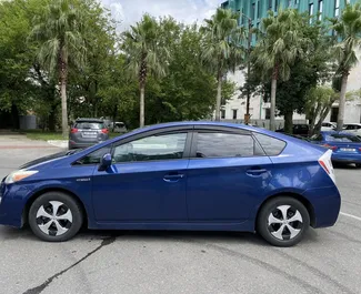 Motore Ibrido da 1,8L di Toyota Prius 2010 per il noleggio a Kutaisi.