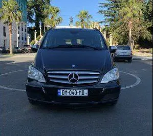 Vista frontale di un noleggio Mercedes-Benz Viano a Kutaisi, Georgia ✓ Auto #7747. ✓ Cambio Automatico TM ✓ 0 recensioni.