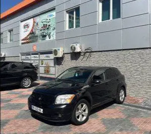 Vista frontale di un noleggio Dodge Caliber a Tbilisi, Georgia ✓ Auto #7737. ✓ Cambio Automatico TM ✓ 0 recensioni.