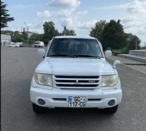 Vista frontale di un noleggio Mitsubishi Pajero Io a Kutaisi, Georgia ✓ Auto #7774. ✓ Cambio Automatico TM ✓ 0 recensioni.