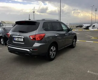 Nissan Pathfinder 2020 disponibile per il noleggio a Tbilisi, con limite di chilometraggio di illimitato.