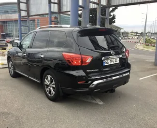 Nissan Pathfinder 2020 disponibile per il noleggio a Tbilisi, con limite di chilometraggio di illimitato.