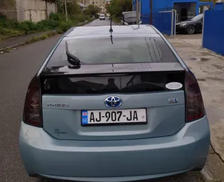 Interni di Toyota Prius in affitto in Georgia. Un'ottima auto da 5 posti con cambio Automatico.