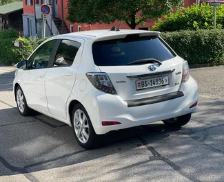 Noleggio auto Toyota Yaris 2013 in Albania, con carburante Ibrido e 75 cavalli di potenza ➤ A partire da 24 EUR al giorno.