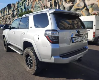 Noleggio Toyota 4 Runner. Auto Comfort, SUV per il noleggio in Georgia ✓ Cauzione di Deposito di 800 GEL ✓ Opzioni assicurative RCT, FDW, All'estero.