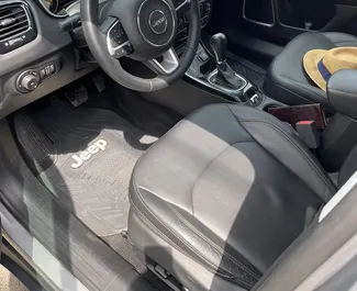 Noleggio Jeep Compass. Auto Comfort, Crossover per il noleggio in Georgia ✓ Cauzione di Deposito di 150 GEL ✓ Opzioni assicurative RCT, FDW, Passeggeri, Furto.