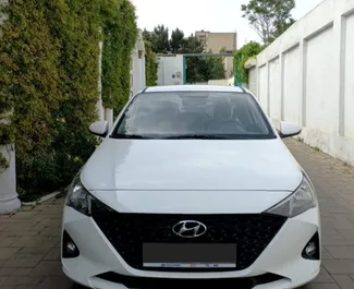 Vista frontale di un noleggio Hyundai Accent a Baku, Azerbaigian ✓ Auto #7906. ✓ Cambio Automatico TM ✓ 1 recensioni.