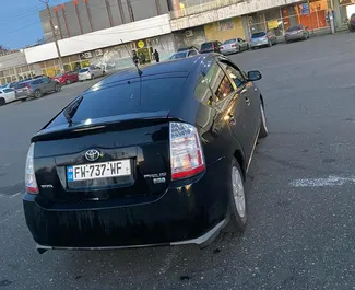 Noleggio Toyota Prius. Auto Economica, Comfort per il noleggio in Georgia ✓ Cauzione di Deposito di 300 GEL ✓ Opzioni assicurative RCT, CDW, Passeggeri.