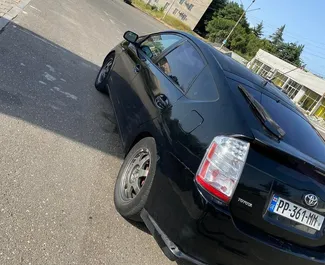 Toyota Prius 2008 disponibile per il noleggio a Kutaisi, con limite di chilometraggio di illimitato.