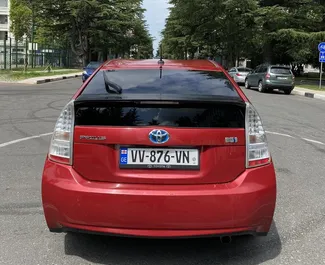 Interni di Toyota Prius in affitto in Georgia. Un'ottima auto da 5 posti con cambio Automatico.