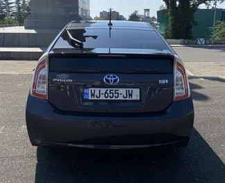 Interni di Toyota Prius in affitto in Georgia. Un'ottima auto da 5 posti con cambio Automatico.