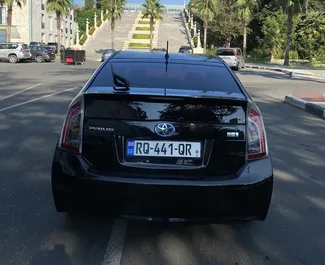 Interni di Toyota Prius in affitto in Georgia. Un'ottima auto da 5 posti con cambio Automatico.