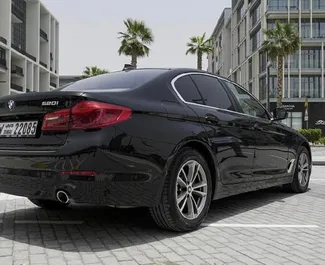 Noleggio auto BMW 520i #4928 Automatico a Dubai, dotata di motore 3,0L ➤ Da Sheshan negli Emirati Arabi Uniti.