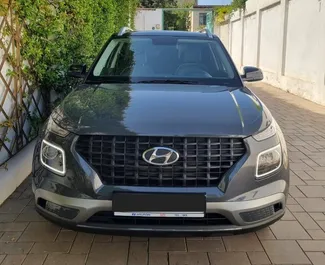 Vista frontale di un noleggio Hyundai Venue a Baku, Azerbaigian ✓ Auto #7953. ✓ Cambio Automatico TM ✓ 0 recensioni.