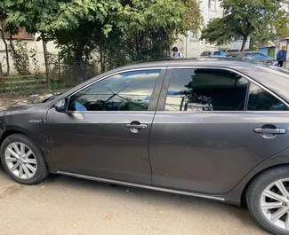 Noleggio auto Toyota Camry 2013 in Georgia, con carburante Benzina e 145 cavalli di potenza ➤ A partire da 110 GEL al giorno.