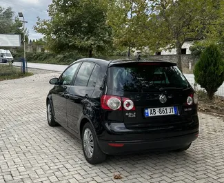 Motore Diesel da 2,0L di Volkswagen Golf Plus 2008 per il noleggio all'aeroporto di Tirana.