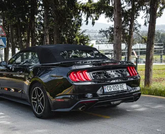 Ford Mustang Cabrio 2018 disponibile per il noleggio a Tbilisi, con limite di chilometraggio di illimitato.