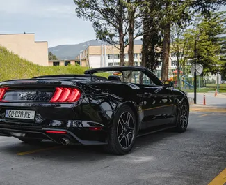 Noleggio Ford Mustang Cabrio. Auto Premium, Lusso, Cabrio per il noleggio in Georgia ✓ Cauzione di Senza deposito ✓ Opzioni assicurative RCT, FDW, Furto, Giovane.