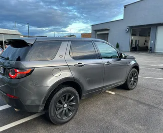 Noleggio Land Rover Discovery Sport. Auto Comfort, Premium, SUV per il noleggio in Albania ✓ Cauzione di Deposito di 200 EUR ✓ Opzioni assicurative RCT, CDW, SCDW, FDW, All'estero, Giovane.