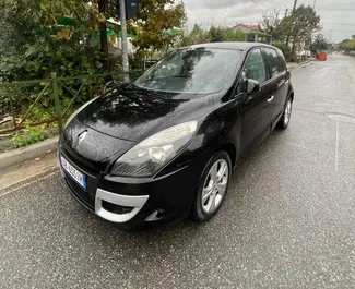 Vista frontale di un noleggio Renault Scenic a Tirana, Albania ✓ Auto #8029. ✓ Cambio Manuale TM ✓ 0 recensioni.