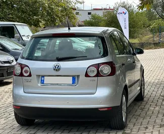 Noleggio Volkswagen Golf Plus. Auto Economica, Comfort, Monovolume per il noleggio in Albania ✓ Cauzione di Deposito di 200 EUR ✓ Opzioni assicurative RCT.