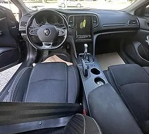 Motore Diesel da 1,5L di Renault Megane Sedan 2020 per il noleggio all'aeroporto di Antalya.